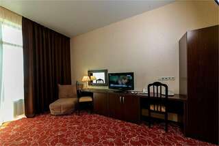 Гостиница Калифорния Геленджик Стандарт на втором этаже с балконом-1