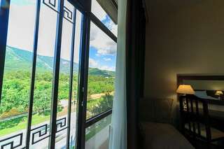 Гостиница Калифорния Геленджик Стандарт с видом на горы без балкона-4