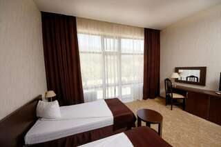 Гостиница Калифорния Геленджик Стандарт с видом на горы без балкона-14