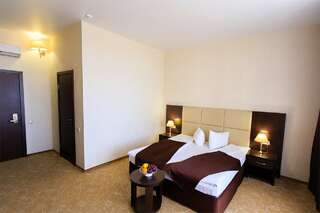 Гостиница Калифорния Геленджик Стандарт с видом на море с балконом-2