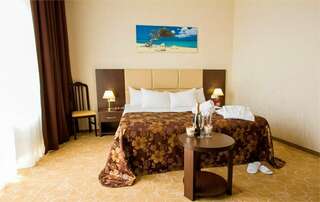 Гостиница Калифорния Геленджик Стандарт с видом на горы без балкона-1