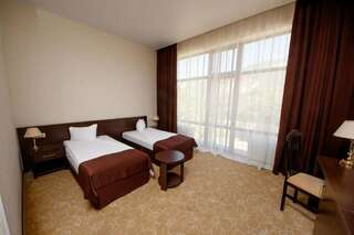 Гостиница Калифорния Геленджик Стандарт с видом на горы и балконом-2